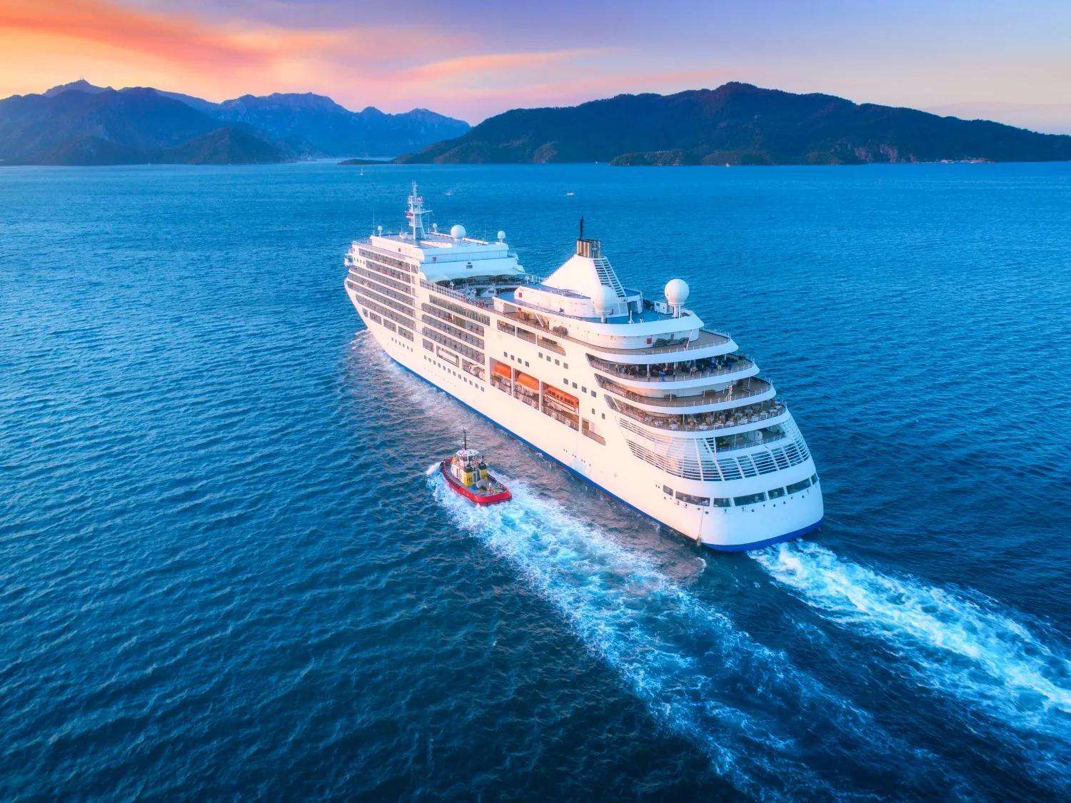 Cruise ship